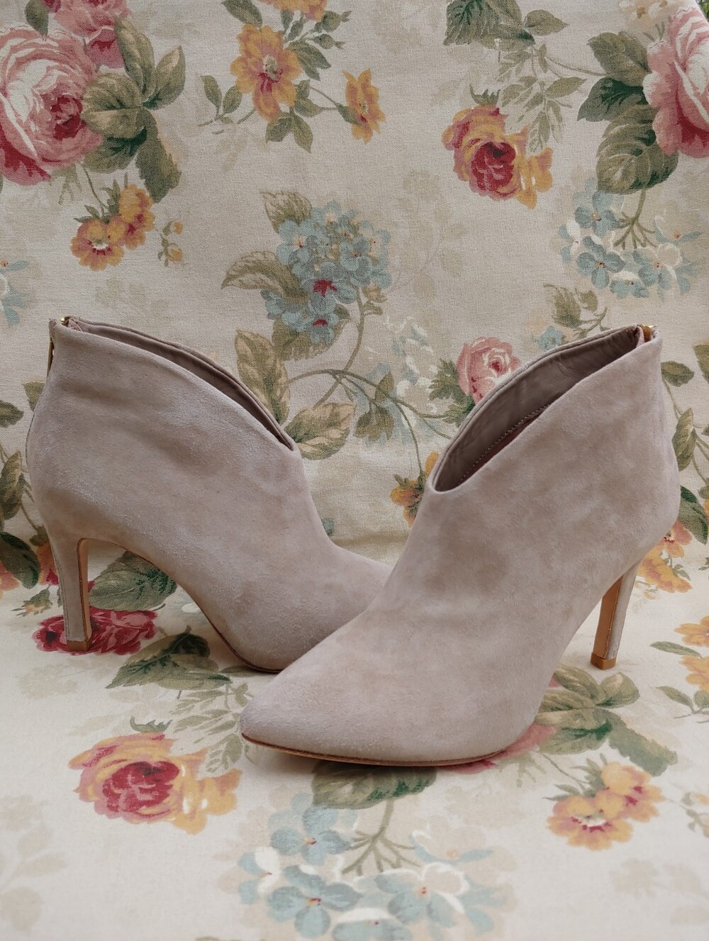 Joie Jadyn Pointed-Toe Suede Ankle Booties in Light Taupe Women's 37.5 US 7.5